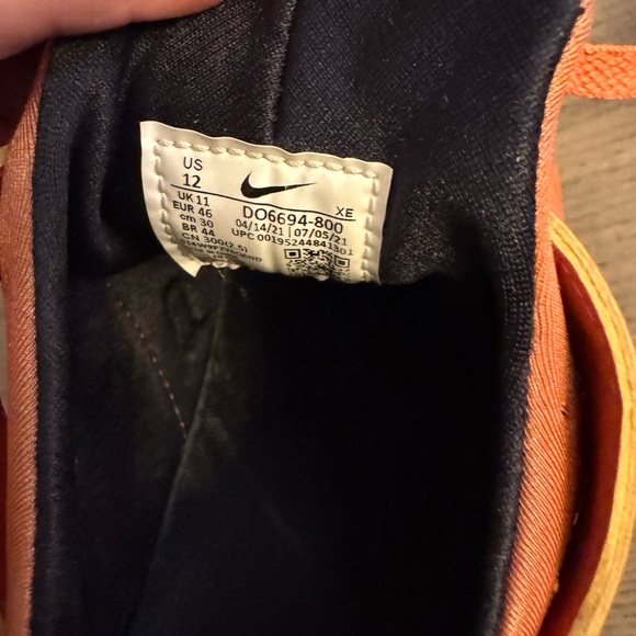 Men’s Nike Air Huarache orange shoes - Picture 6 of 6